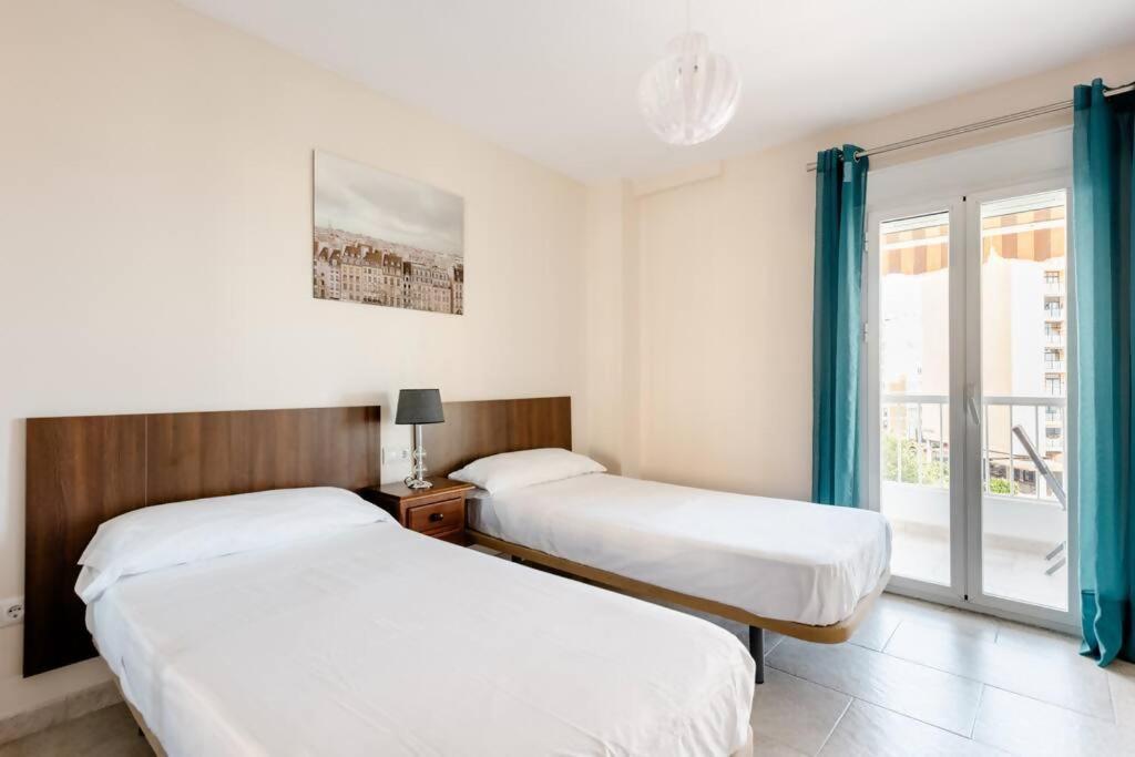 Amplio Con Vistas Al Mar Y Piscina En Benalmadena Apartman Kültér fotó