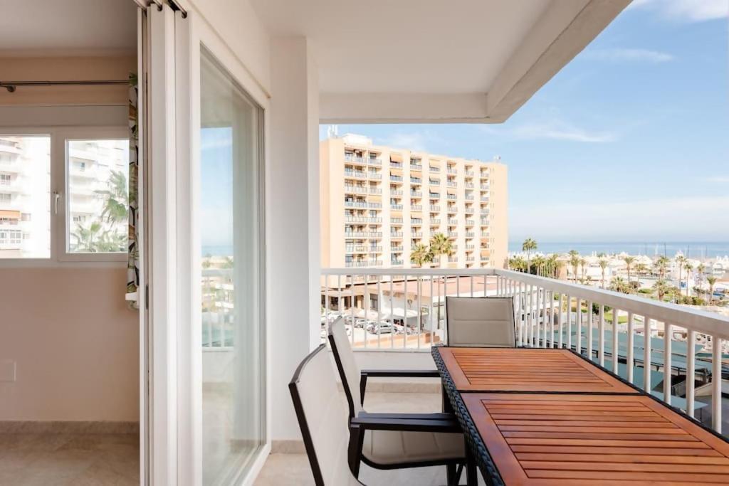 Amplio Con Vistas Al Mar Y Piscina En Benalmadena Apartman Kültér fotó