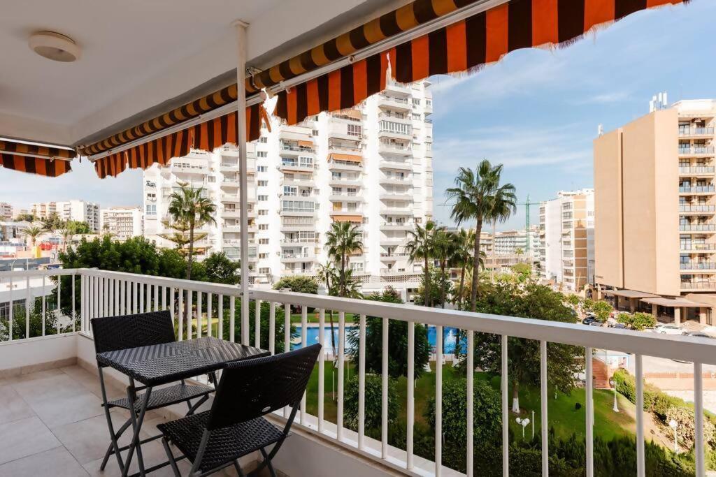 Amplio Con Vistas Al Mar Y Piscina En Benalmadena Apartman Kültér fotó