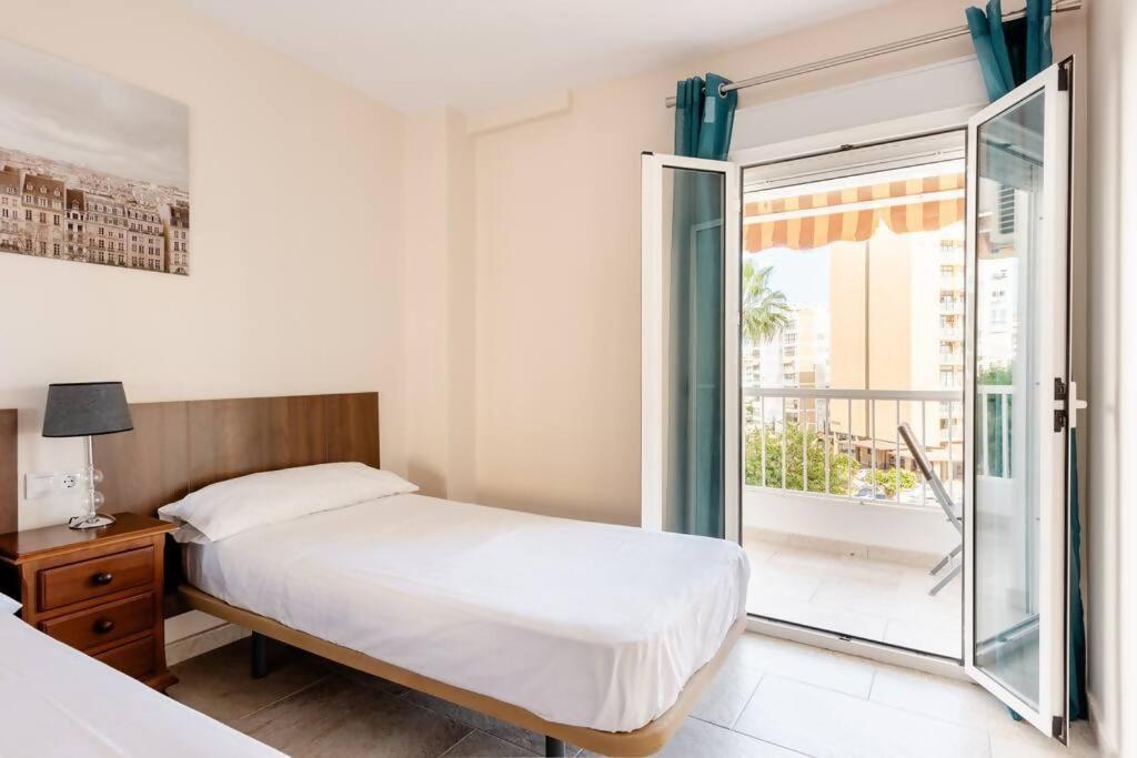 Amplio Con Vistas Al Mar Y Piscina En Benalmadena Apartman Kültér fotó