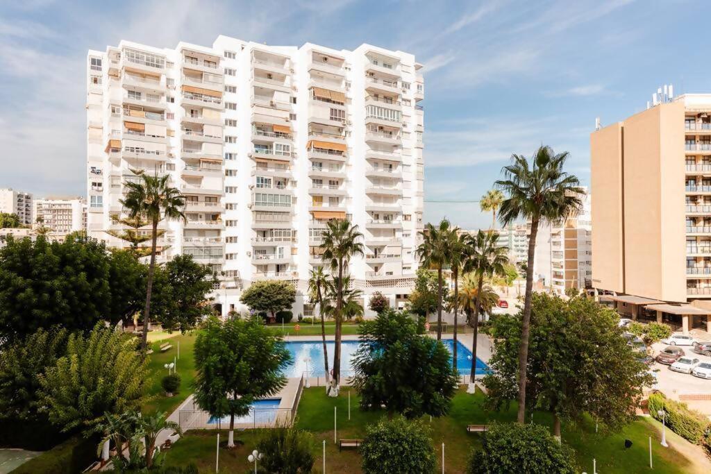 Amplio Con Vistas Al Mar Y Piscina En Benalmadena Apartman Kültér fotó
